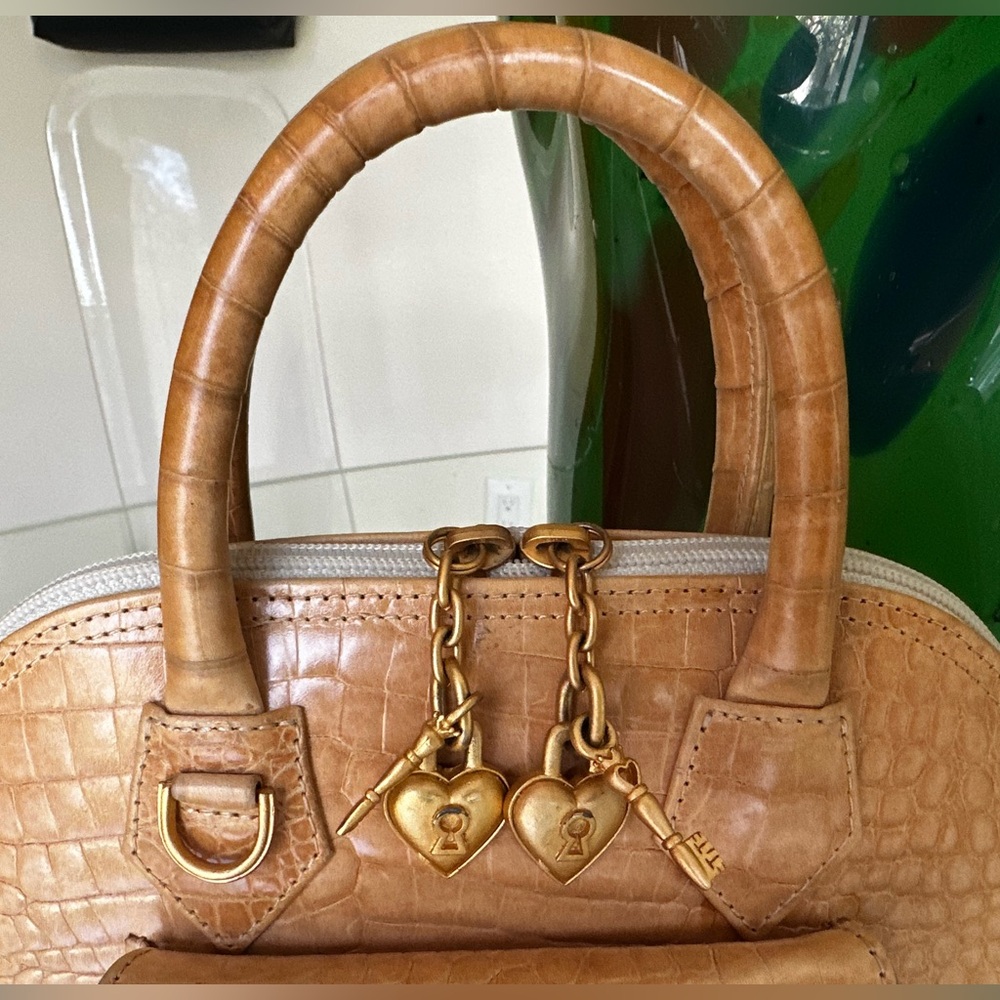 VTG VICENZA 1993 Crocodile Embossed Leather Alma Shaped Bag- w detachable strap - Picture 6 of 16